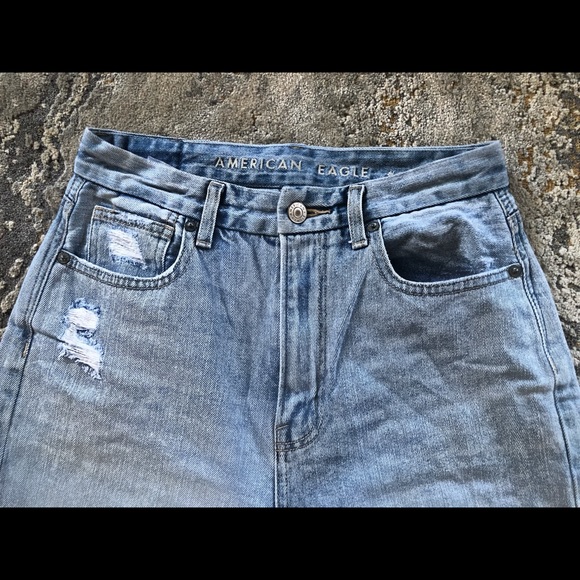 American Eagle high-rise Mom Jeans - Picture 2 of 4